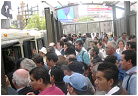 En las horas pico todo transporte público sufre de sobredemanda